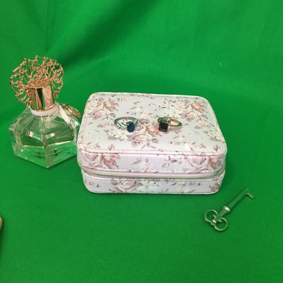 Accent Fashion Rings - Picture 2 of 8